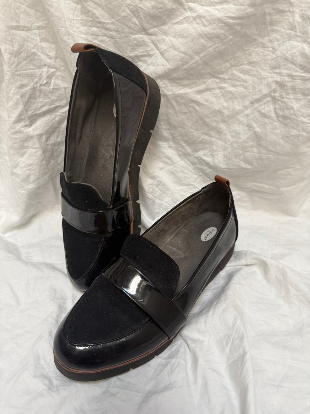 Women's Dr. Scholl’s Black Slip-On Loafer with Patent Accent Band. Size 7.